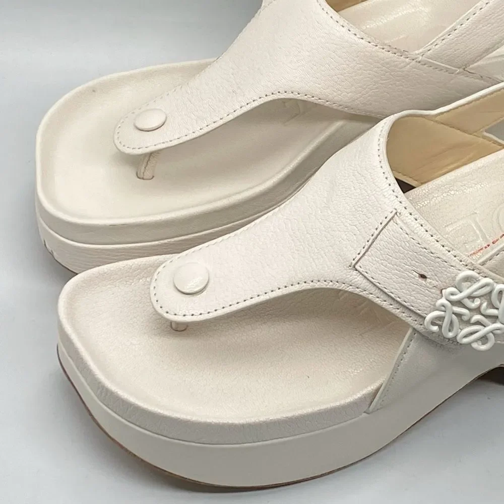 Loewe Ease leather platform thong sandals size 38